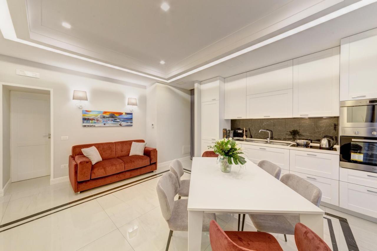 S&T Luxury House In Plebiscito Square Daire Napoli Dış mekan fotoğraf